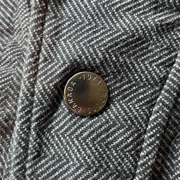 Roots lightweight jacket w/snaps, black/grey, size medium, excellent condition - Picture 5 of 6